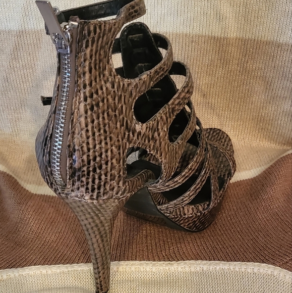 Heels - Picture 2 of 4